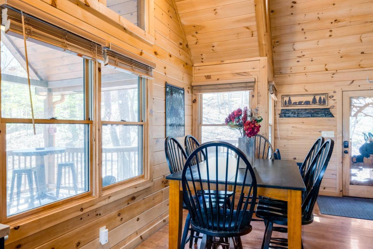 Blue Ridge Bear Bungalow ภายนอก รูปภาพ